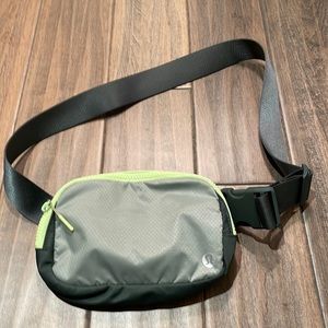 Lululemon 1L Everywhere Bag
